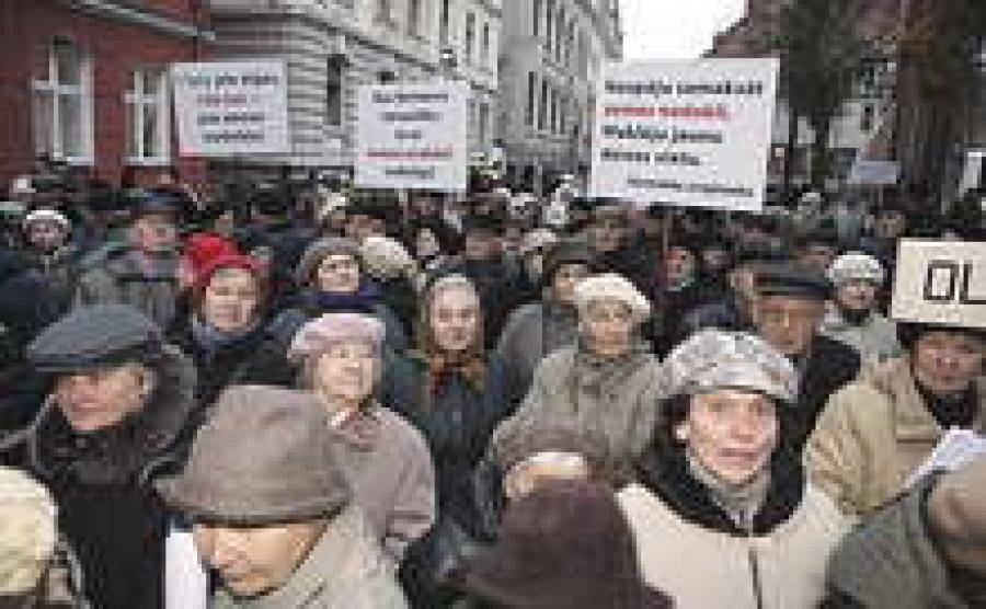 Всемирный банк предложил правительству увеличить пенсионный возраст.