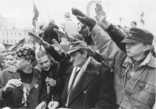 Это не Мюнхен 1938-го, а Москва 1998-го. 