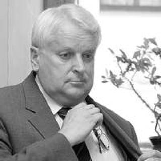 Действующий посол России Виктор Калюжный и его возможный преемник Александр Вешняков.