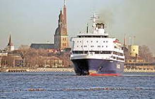 Вице-мэр Риги обозвал паром Baltic Kristina “старым башмаком”, куда ни один швед или финн не сел и не сядет.