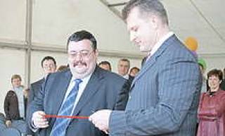 Хозяин Dominante Park Рафаил Дейфт (слева) и министр сообщения Айнар Шлесерс.