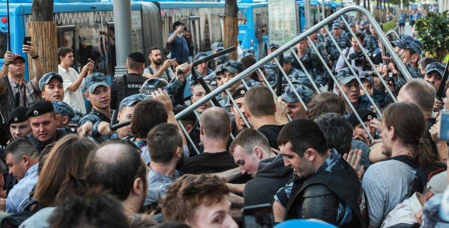 МИД повторно призывает жителей Латвии избегать мест массовых сборищ в Москве