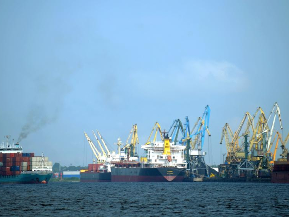 Латвии необходимо вернуть лидерские позиции среди балтийских портов - министр