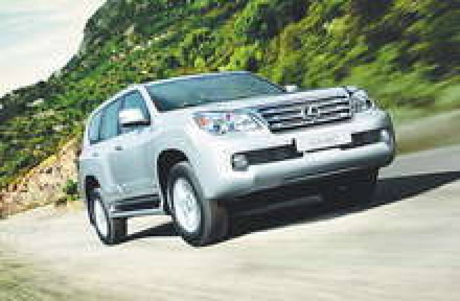 Внедорожник Lexus GX 460 опрокидывается на крутых виражах.