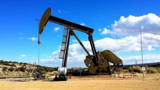 Нефть дешевеет, несмотря на снижение запасов в США