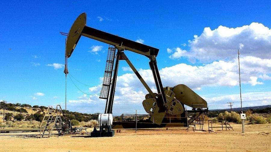 Нефть дешевеет, несмотря на снижение запасов в США