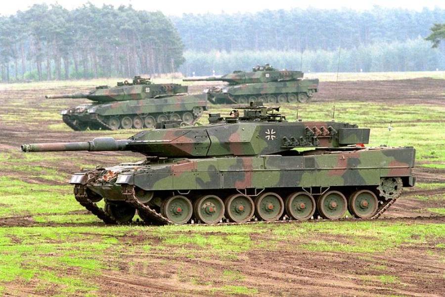 Меркель хочет мира, но готовится к войне в странах Балтии