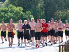 Хоккеисты рижского &laquo;Динамо&raquo; постепенно начинают отходить от своих отпусков. Впереди тяжелая работа и нервный сезон.