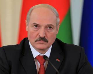 Лукашенко поведет Беларусь по латвийскому пути