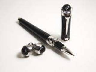 Ручка Montblanc, коллекция Etoile, и запонки Fine Jewellery collection.