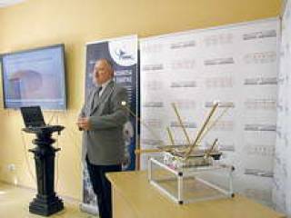 Venta-1 весит 7,5 кг и по габаритам сопоставим с портативным компьютером.