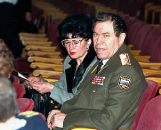 Генерал Лев Рохлин с женой. 