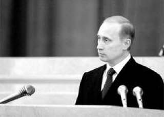 В кандалах далеко не убежишь. Путин соcредоточился на экономике.