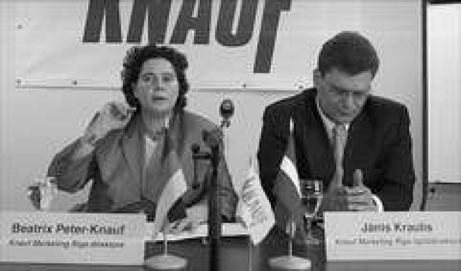  Беатрис ПЕТЕР-КНАУФ и исполнительный директор ООО Knauf Marketing Riga Янис КРАУЛИС.
