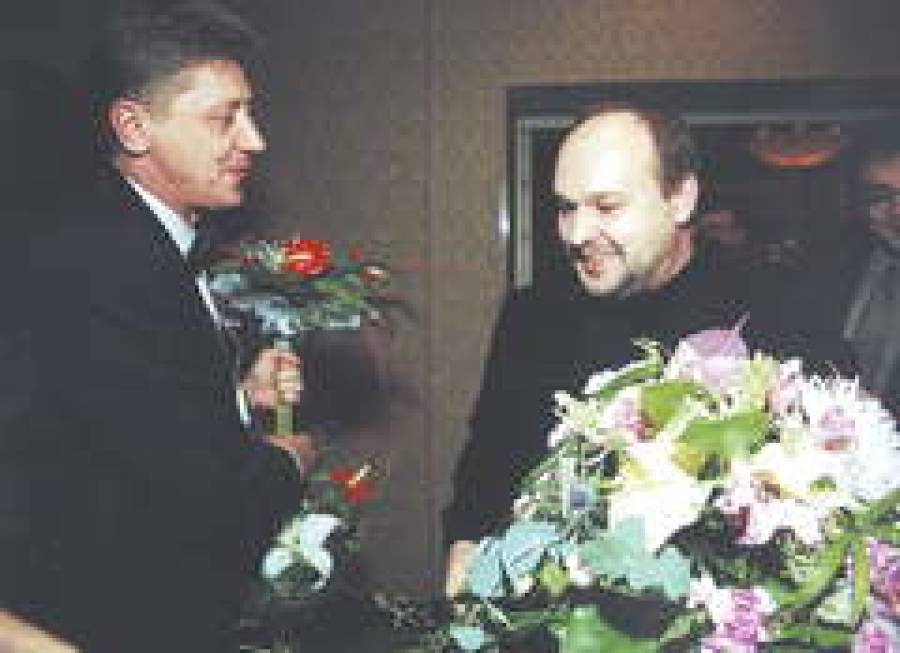  Алексей ШЕЙНИН (справа) Владимиру ГУРОВУ: &quot;Пост принял&quot;.