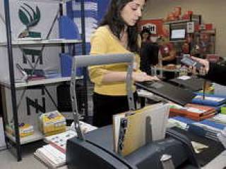 Такая система позволяет самостоятельно облачить документы в твердый переплет.