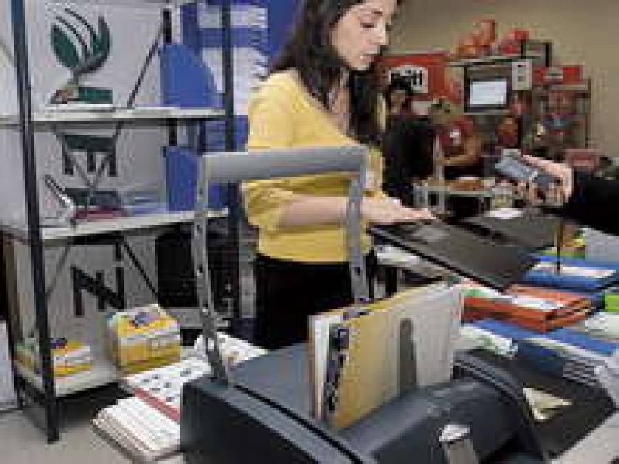 Такая система позволяет самостоятельно облачить документы в твердый переплет.