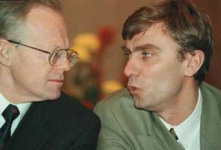 Валдис БИРКАВС и Андрей ПАНТЕЛЕЕВ: чего не сделаешь ради родной партии. 