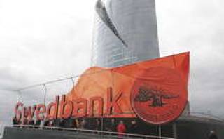 Над Swedbank все никак не прояснится небо.