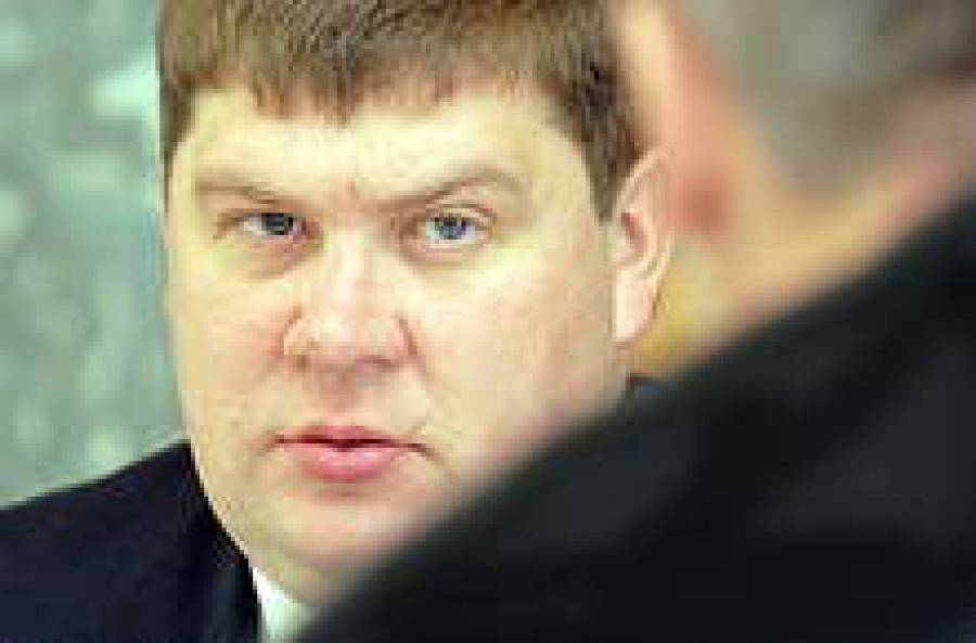 Айгар Калвитис: “...непонятно, откуда у жителей деньги на покупку дорогих машин и строительство особняков”.