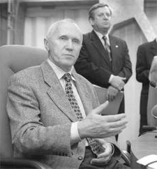  Евгений АДАМОВ за словом в карман не лезет. 