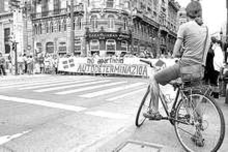 Баскская сепаратистская группировка ЭТА возможными терактами может отпугнуть туристов, желающих отдохнуть этим летом в Испании.