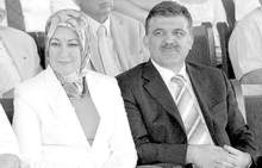 Ахиллесова пята президента А.Гюля — хиждаб его жены.