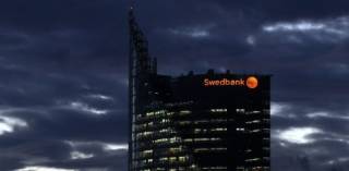 Самоуправления начали отказываться от услуг Swedbank