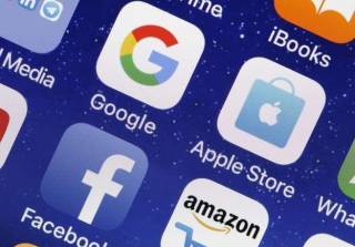 Латвия &quot;стесняется&quot; облагать налогами Facebook, Google и других гигантов