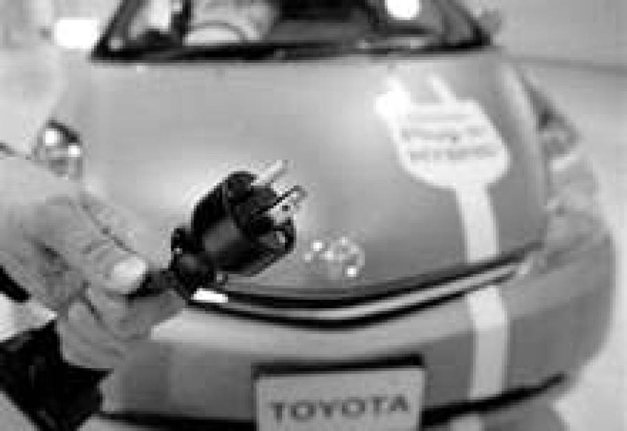 Новые гибридные электромобили Toyota Plug-In HV.