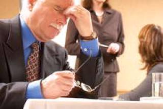 Головную боль от незваных гостей нужно переложить на охранную фирму.