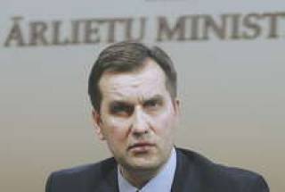Шеф МИДа Латвии Марис Риекстиньш российских сигналов не принял.