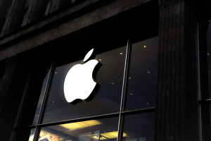 Рост акций Apple и других гигантов подтолкнул рынки вверх