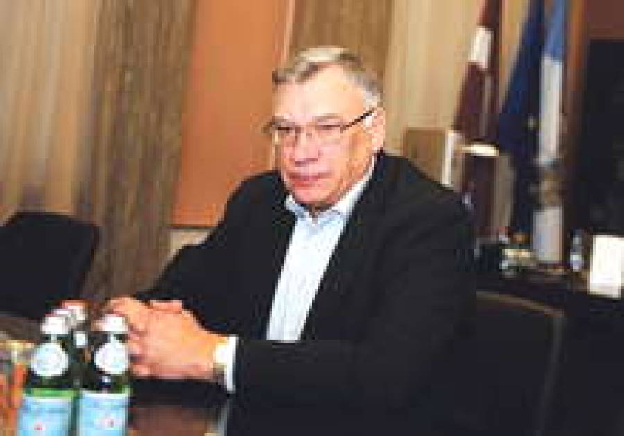 Ямы поглотили главу Ceļu pārvalde