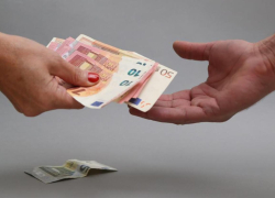 В Латвии придумали, как приструнить вороватых депутатов. Но получится ли?