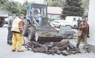 Ремонтникам рижских дорог обрезали финансирование