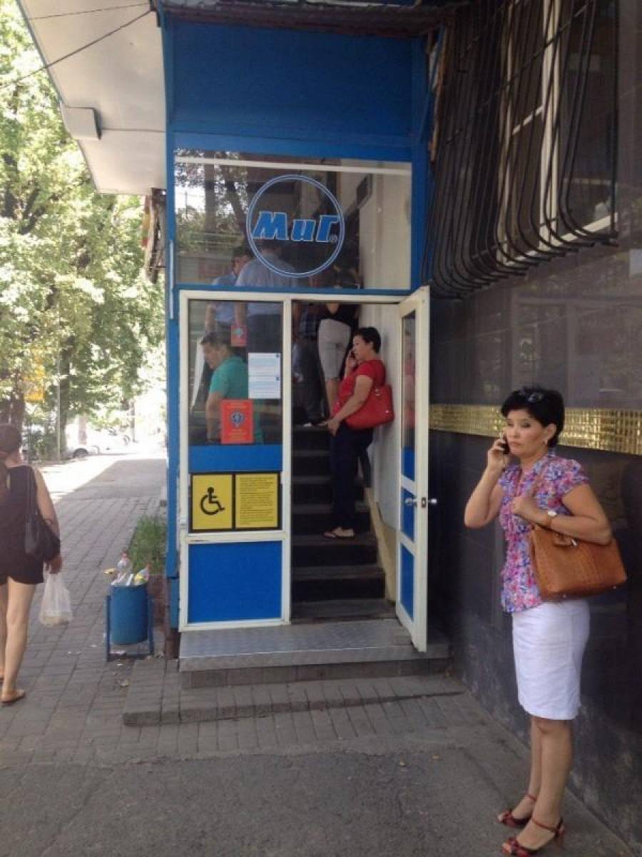 Отпущенный в свободное плавание казахстанский тенге быстро пошел ко дну