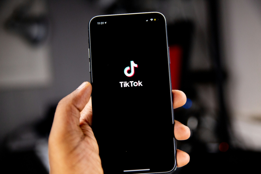 Трамп в третий раз продлевает срок продажи TikTok