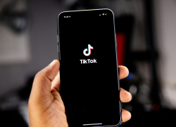 Трамп в третий раз продлевает срок продажи TikTok