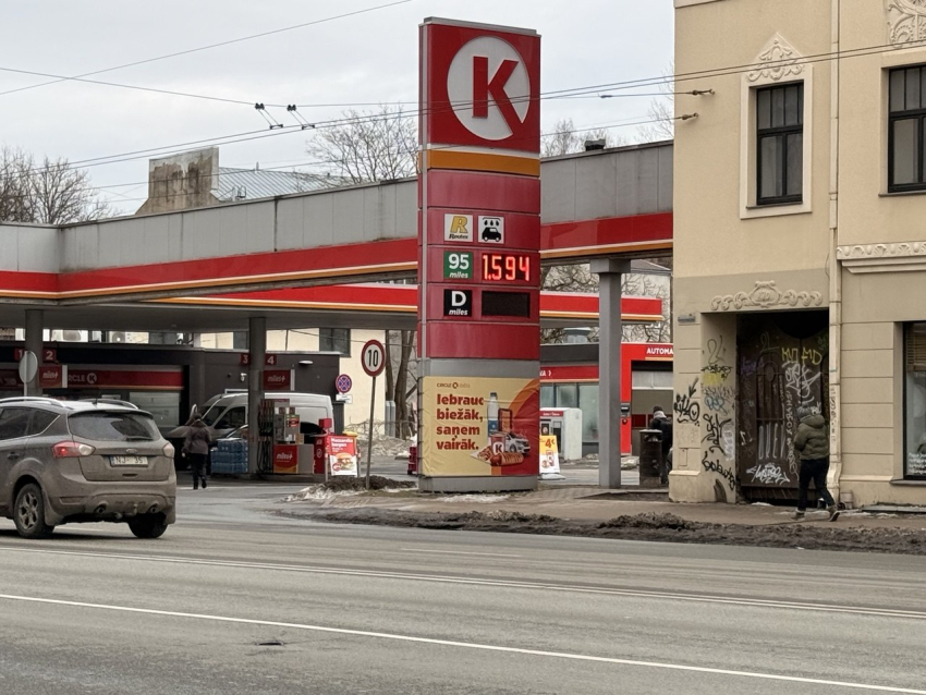 Под шумок войны в Иране латвийские заправки начали поднимать цены