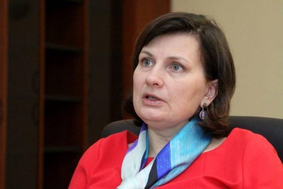 Мнения по поводу правильного способа повышения зарплат медиков до сих пор расходятся