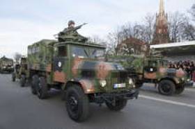 Увеличивать военные расходы Латвия намерена постепенно, в течение нескольких лет.